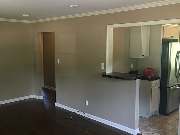 5th image of 4222 Roswell Ave