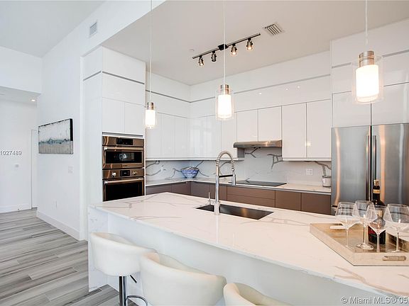 4th image of 400 NW 1st Ave Penthouse 4702