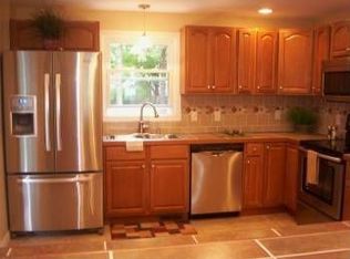 17 Bessemer St, Springfield, MA 01104