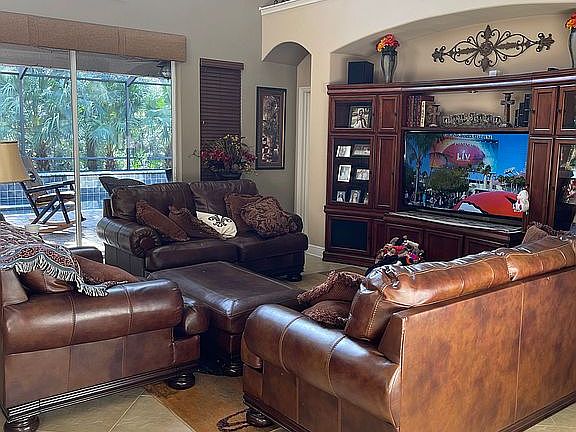 4th image of 6629 Thornton Palms Dr