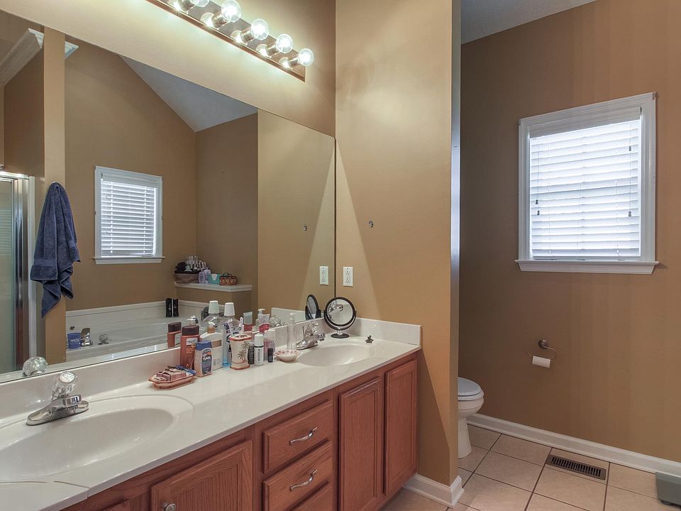 2nd image of 118 Silverstone Dr