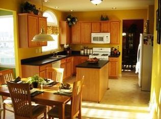 1045 Fallbrook Ln, Pottstown, PA 19464