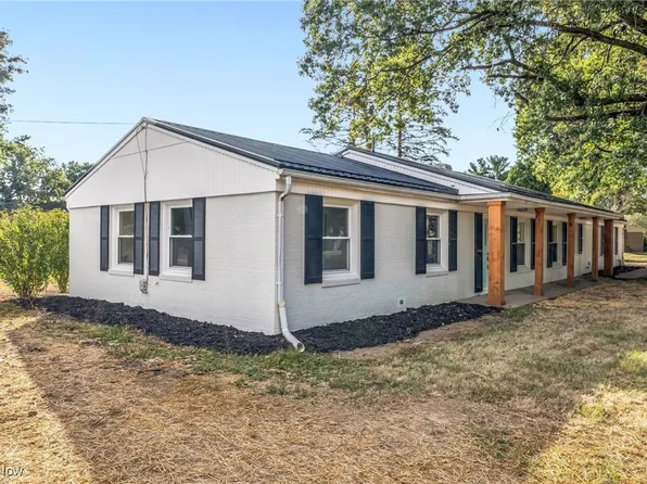 2707 Hyacinth Dr NW, North Canton, OH 44720