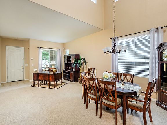 3rd image of 3342 Beretania Way