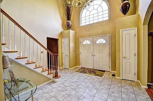3rd image of 16 Hilltop Dr