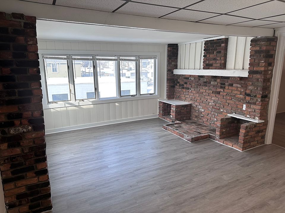 1st image of 10 E Washington St APT 5