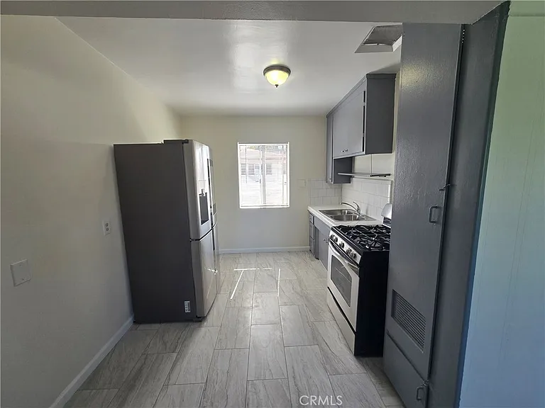 1140 W 120th St #8 — Photo 4