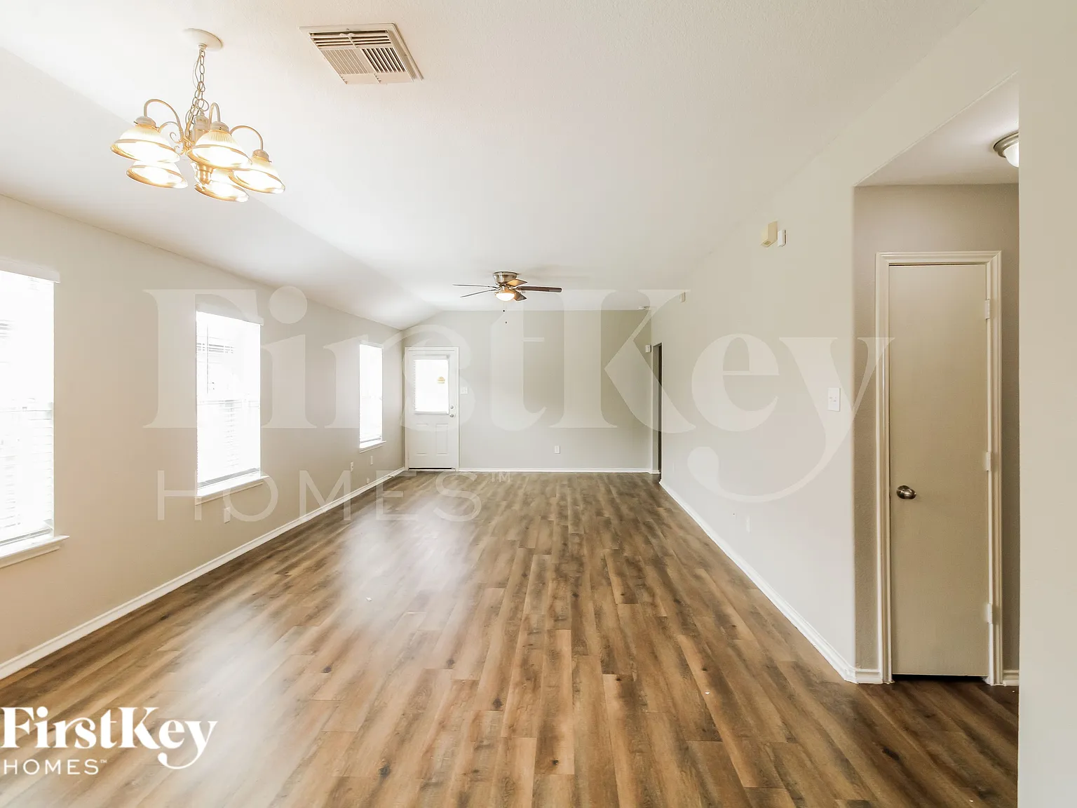 4 bed, 2.5 bath, 1841 sqft, $1,730 — Photo 3