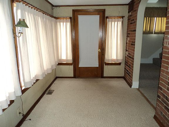 4th image of 188 Lake St