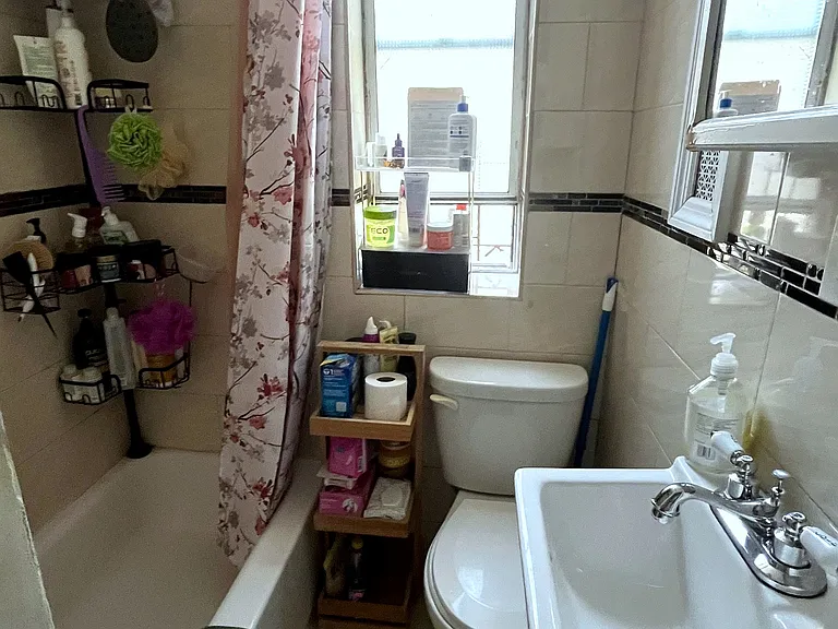 264 E 2nd St #6 — Photo 7