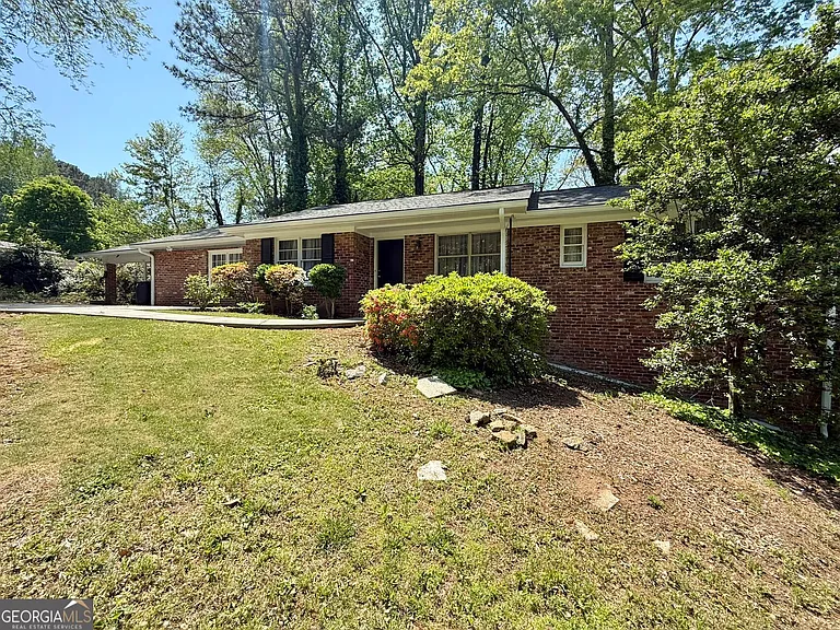 1826 Winchester Trl — Photo 4