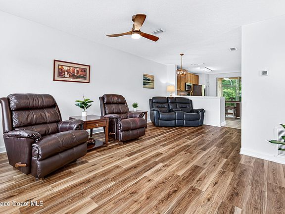 4th image of 1305 Hampton Park Ln