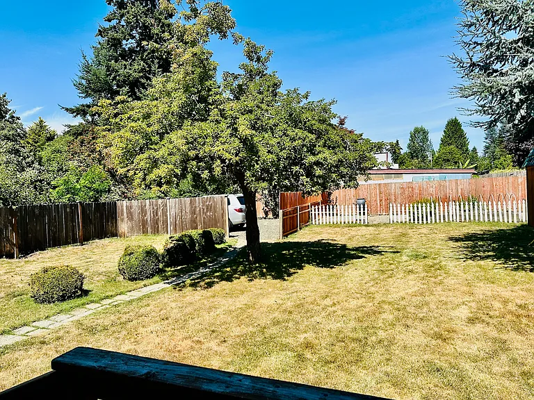 Bigelow Ave NE — Photo 14