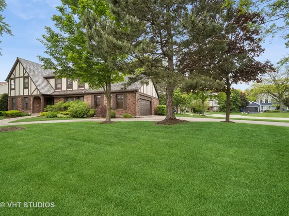 4216 Yorkshire Ln, Northbrook, IL 60062