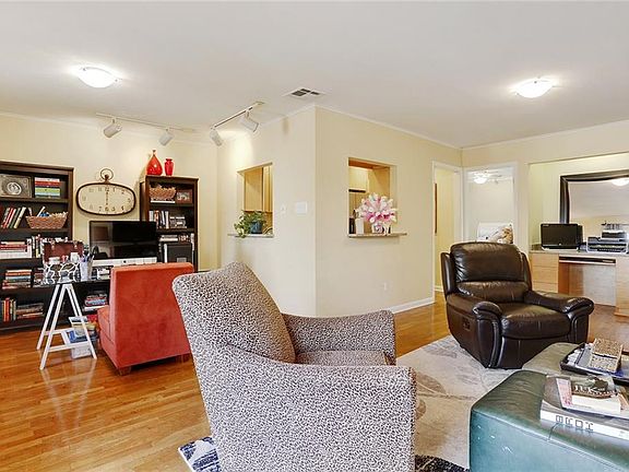 3rd image of 318 Lake Marina Dr #201