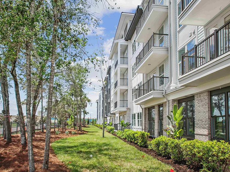 NOVEL Parkway by Crescent Communities — Photo 38