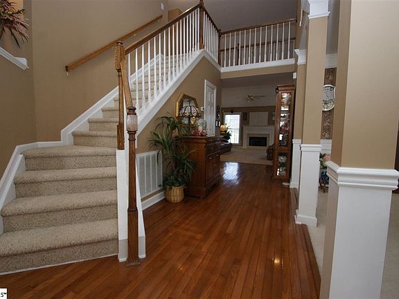 2nd image of 21 Pinehurst Green Way