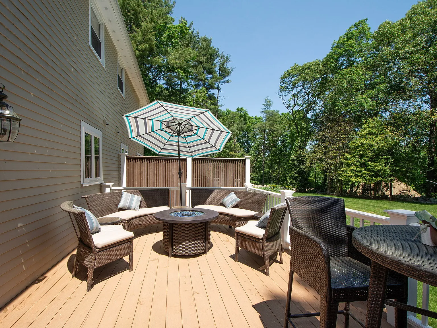 2 bed, 1.5 bath, 2200 sqft, $5,500 — Photo 3