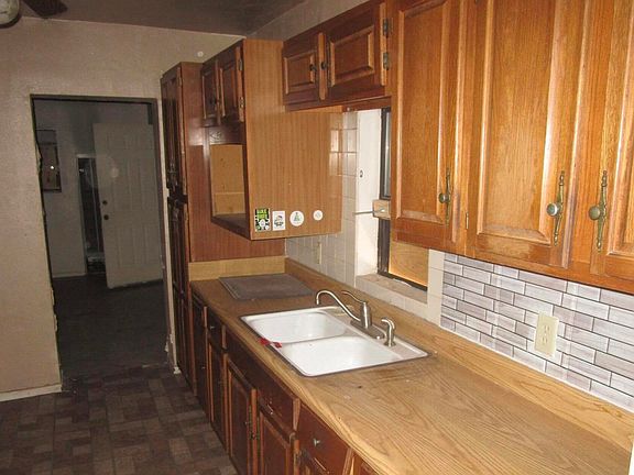 3rd image of 3302 Cypress Dr SW