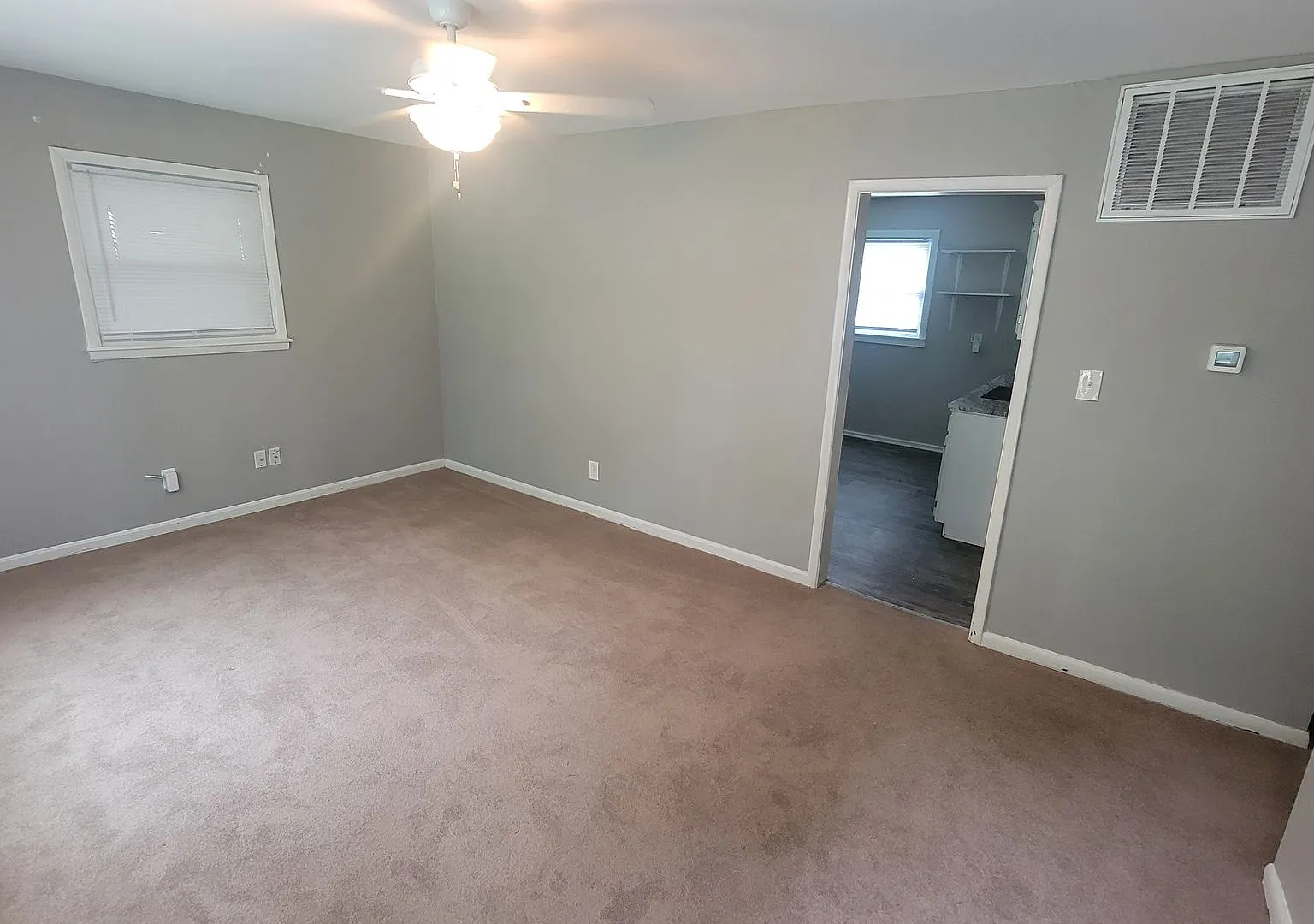 2 Bedroom House In Jeffersontown — Photo 3