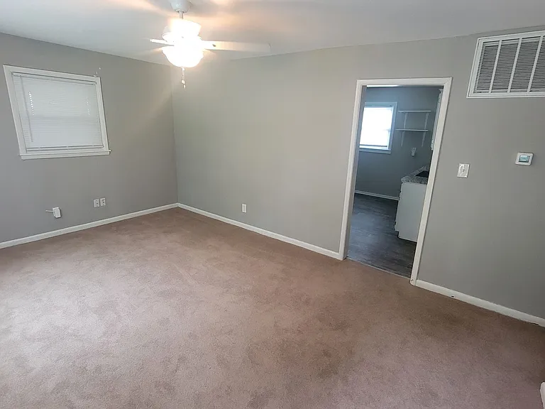 10210 Browns Ct — Photo 3