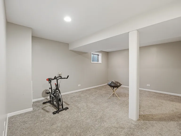 950 Donnelly Pl — Photo 32
