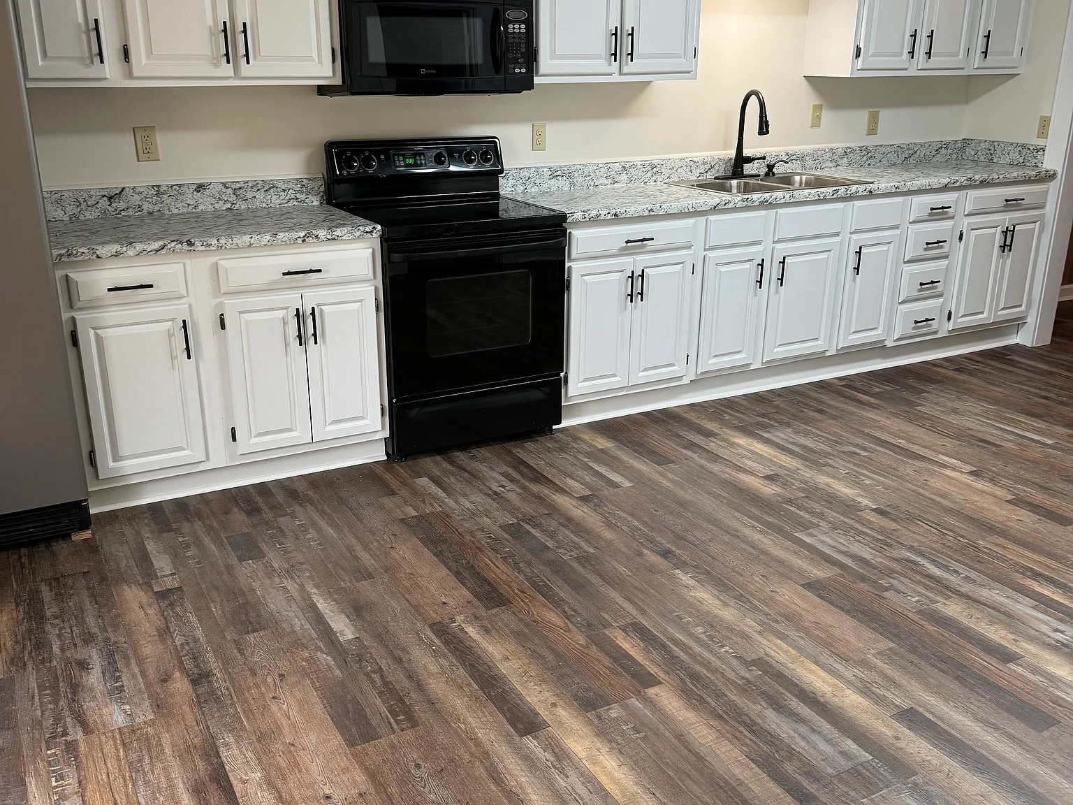 201 L & M Dr — Photo 4