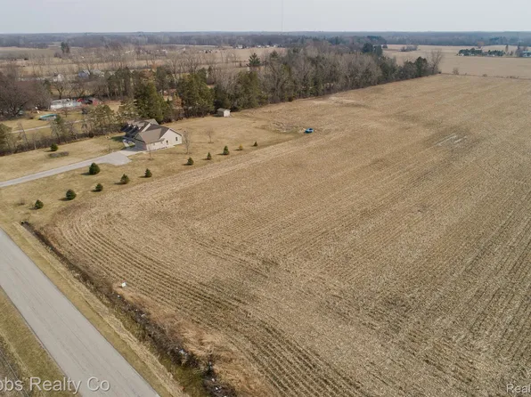 10552 E Burt Rd, Birch Run, MI 48415