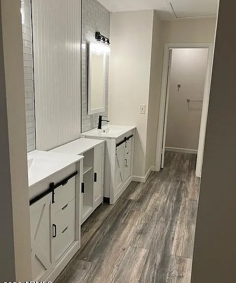 530 E Kerry Ln — Photo 31