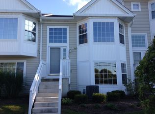105 Hidden Creek Ln #105, North Aurora, IL 60542