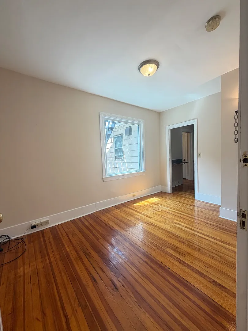 91 4th St - 2R — Photo 2
