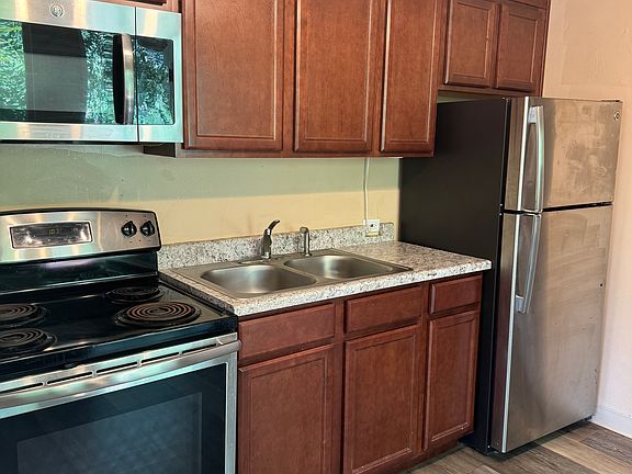 2nd image of 855 S Sherman St #B