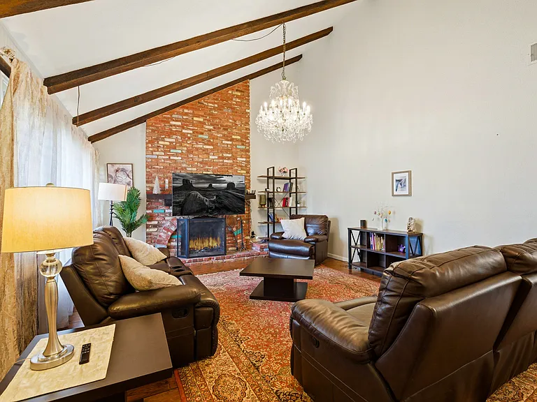 24668 Ebelden Ave — Photo 28