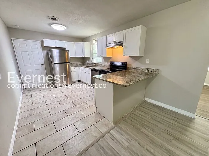 2112 Wolf Rd — Photo 3