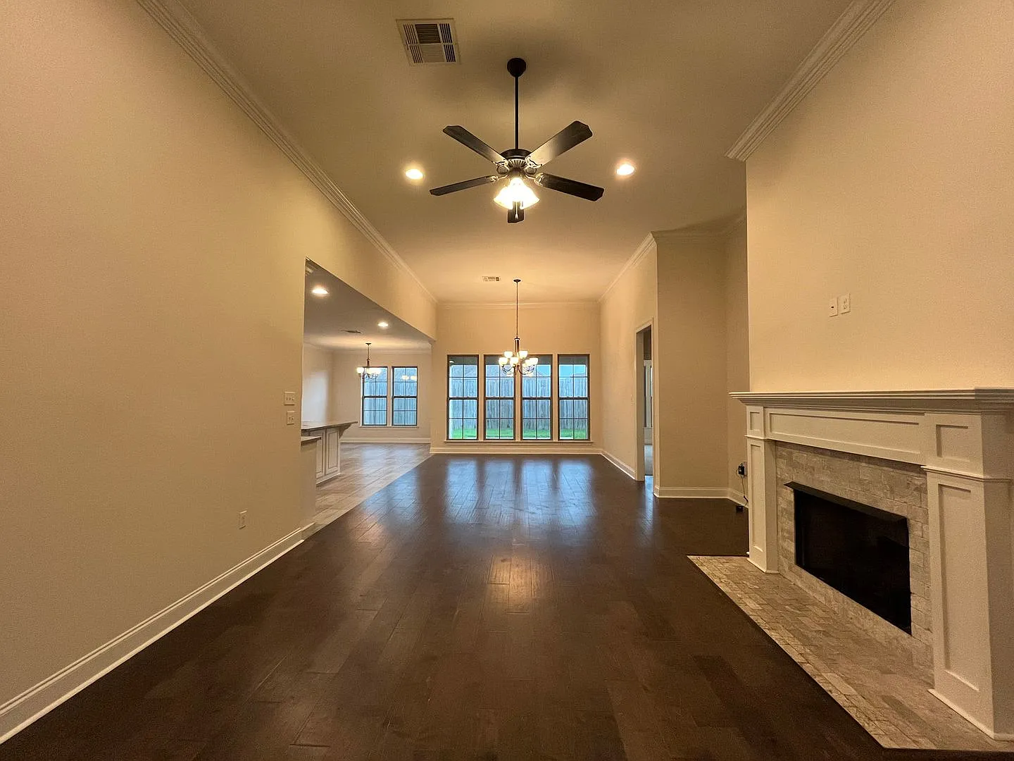 Beautiful 3 Bedroom plus office home in Prairieville — Photo 2