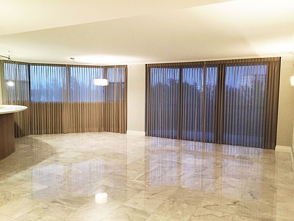 LR w/ Marble Floors