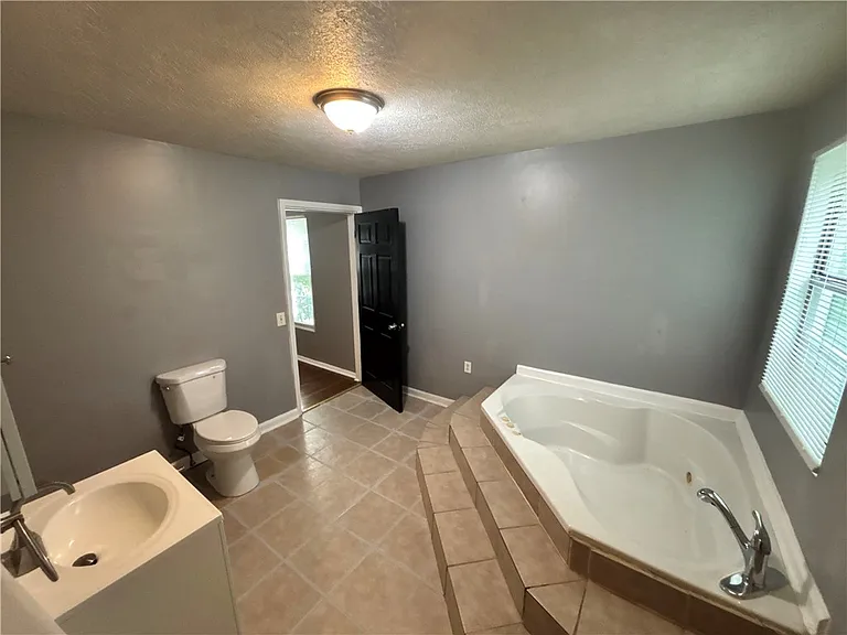 335 Cedarhurst St — Photo 20