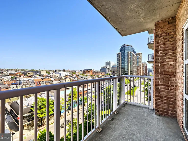 250 President St #603 — Photo 3