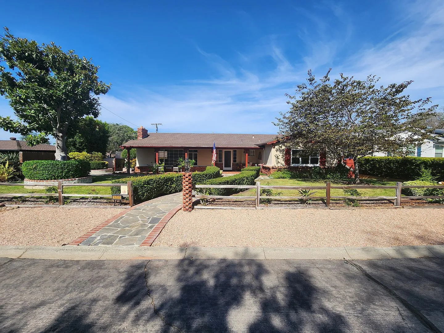 Single Story 2 Bedroom House on Large Lot in La Mesa — Photo 4