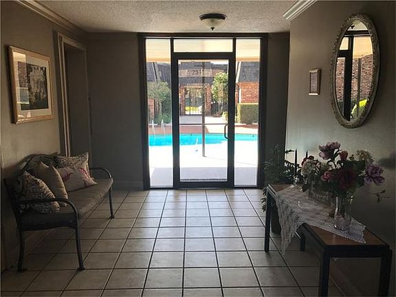 4th image of 2511 Metairie Lawn Dr #112