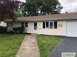 21 Pelham Rd, Kendall Park, NJ 08824
