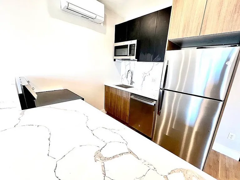 1700 Jerome Ave #5B — Photo 6