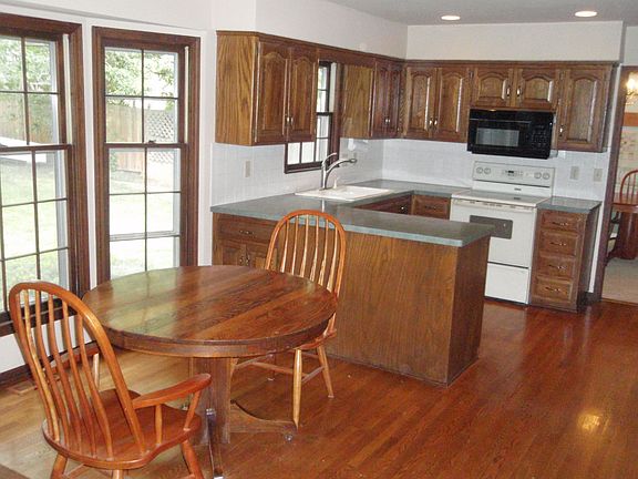 Breakfast Area and Kitchen