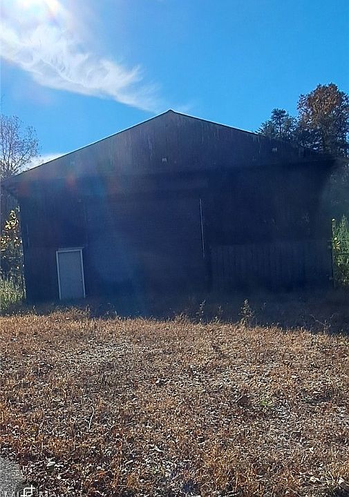 2nd image of 210 Farrow Hill Rd