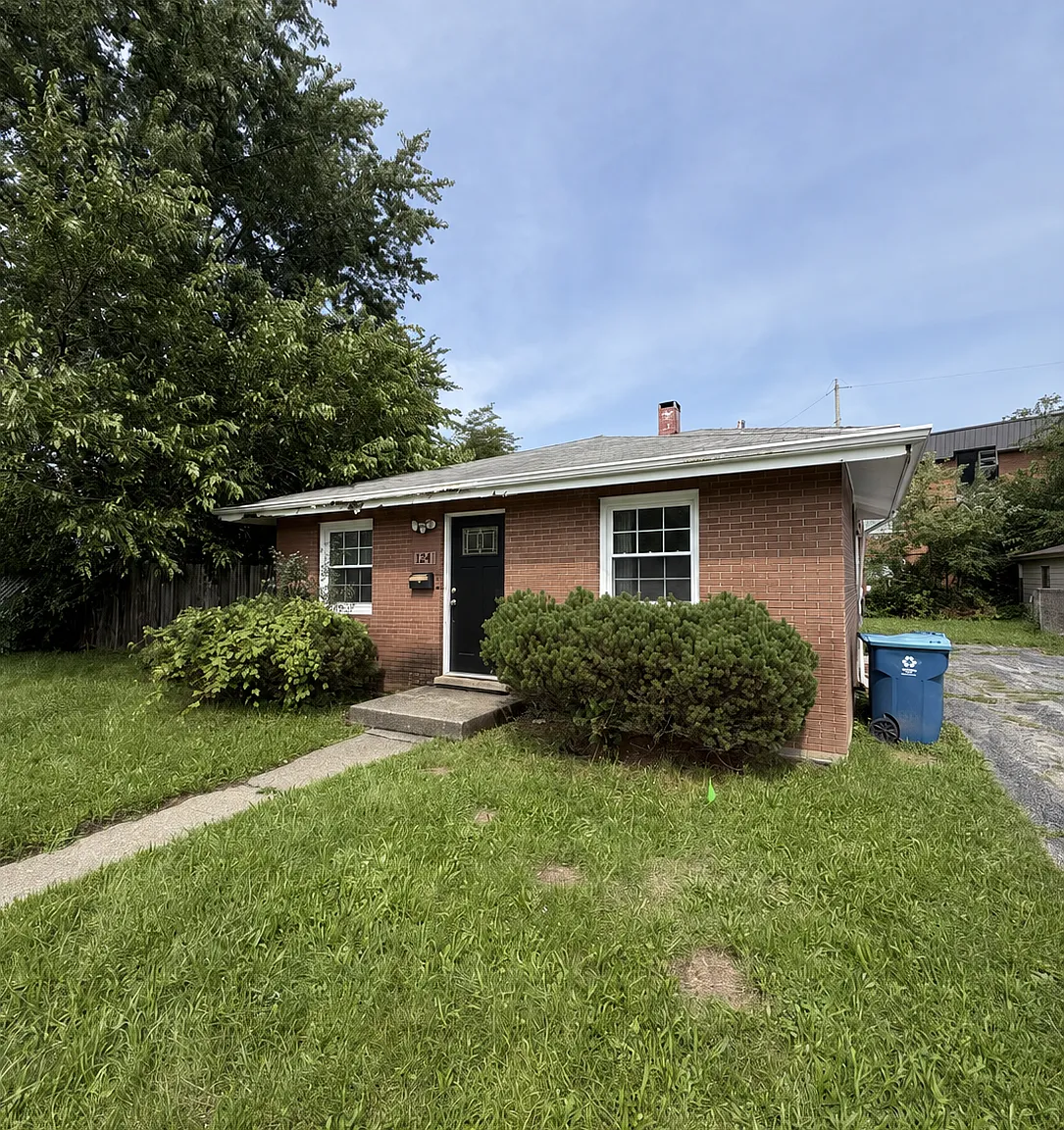 3 bed, 1000 sqft, $1,850 — Photo 1