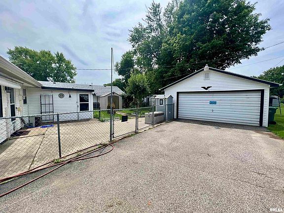 3rd image of 1790 Meadow Dr