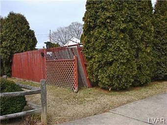 4th image of 808 Dewey Ave