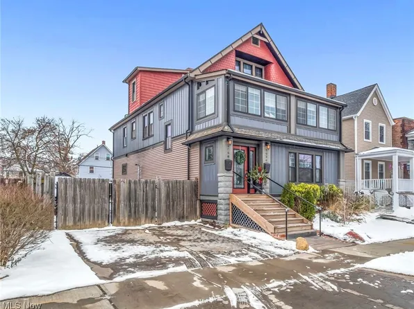 2058 W 98th St, Cleveland, OH 44102