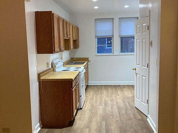 3rd image of 6442 N Troy St APT 1W