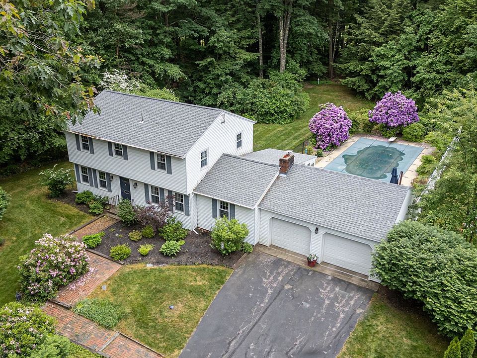 1st image of 10 King Richard Drive